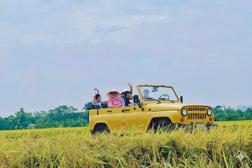Riding through Ngoc Ha Village: Flower Paths and B-52 History